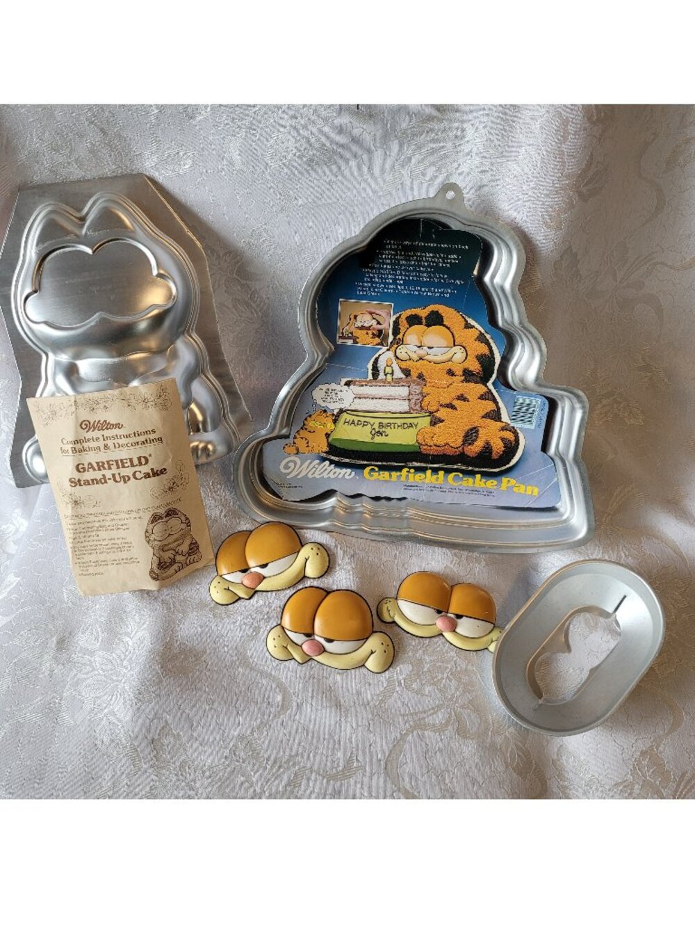 Vintage Wilton Garfield 3d stand up set cake pan eye inserts comics 80s